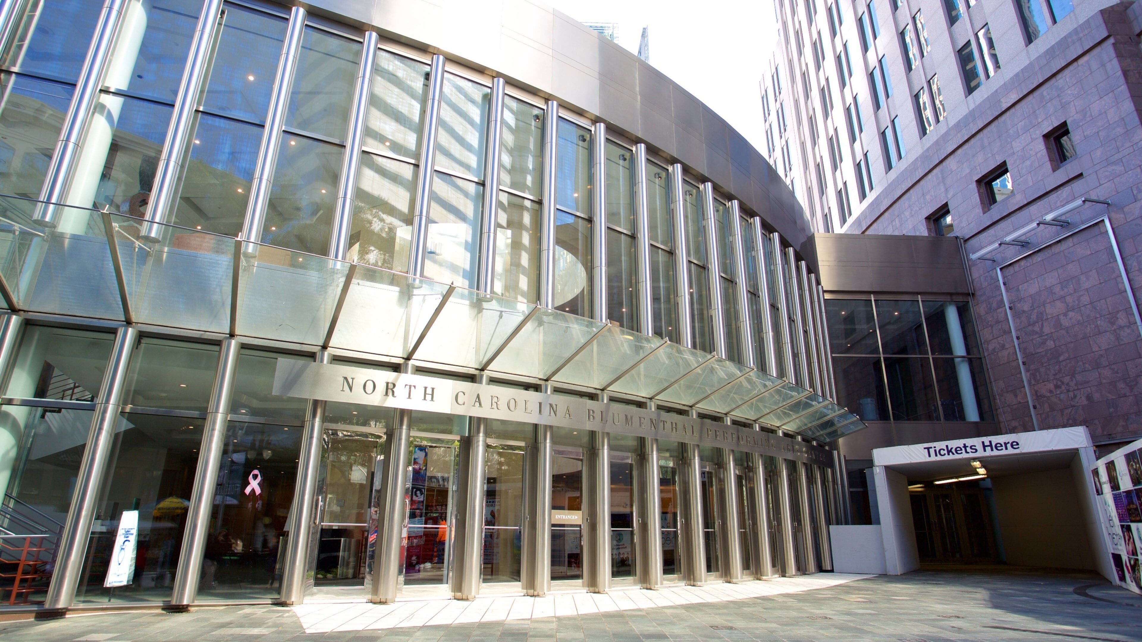 Blumenthal Performing Arts Center som inkluderer by