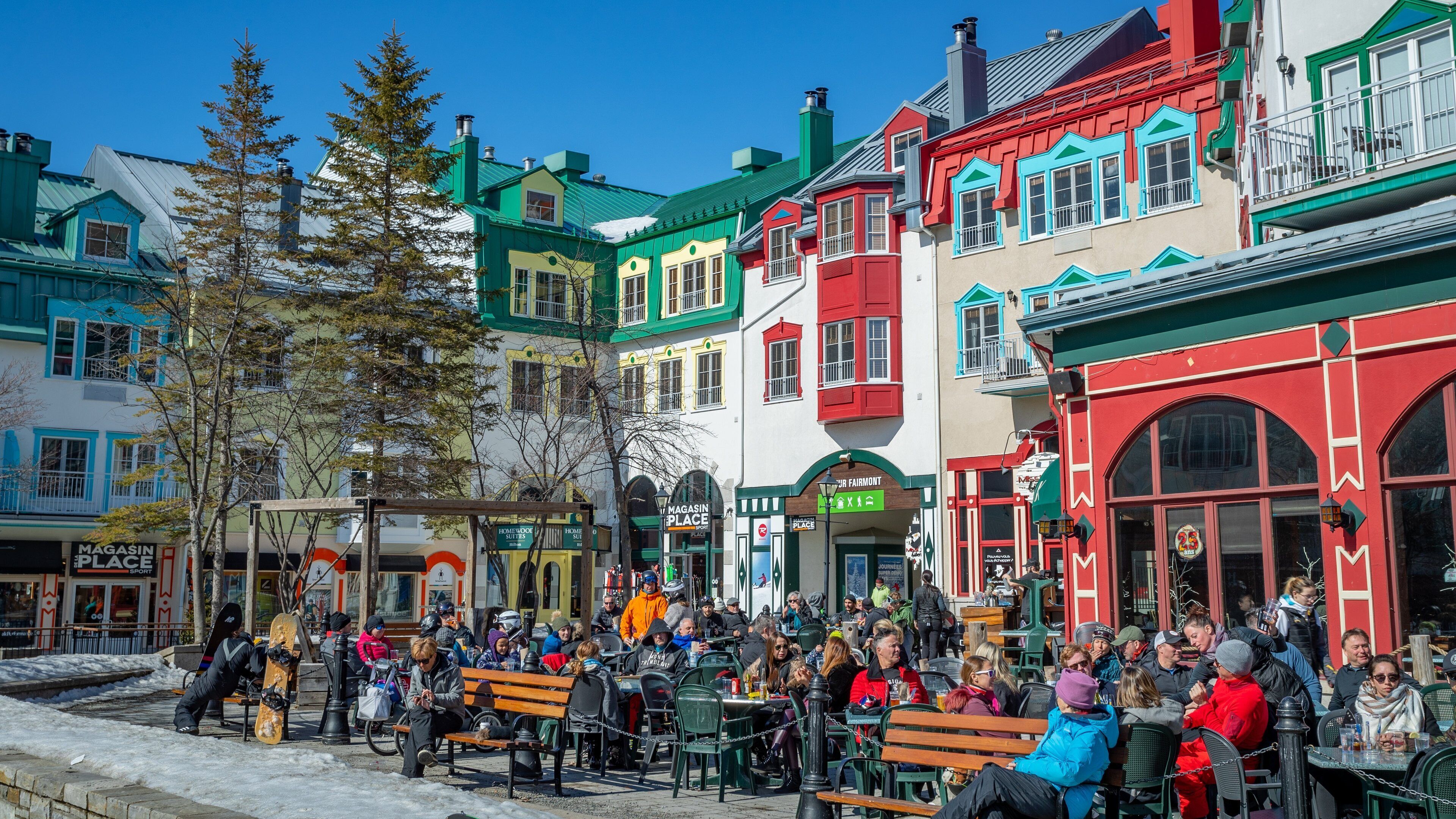 Mont-Tremblant Pedestrian Village showing outdoor eating and street scenes as well as a large group of people