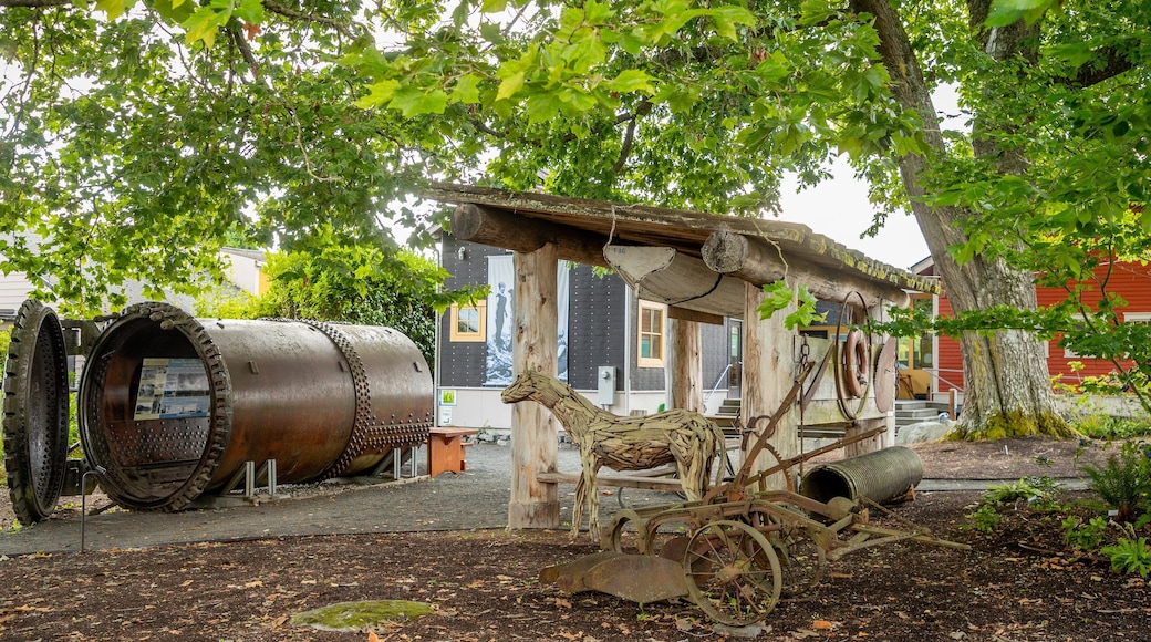 Bainbridge Island Historical Museum showing a park and outdoor art