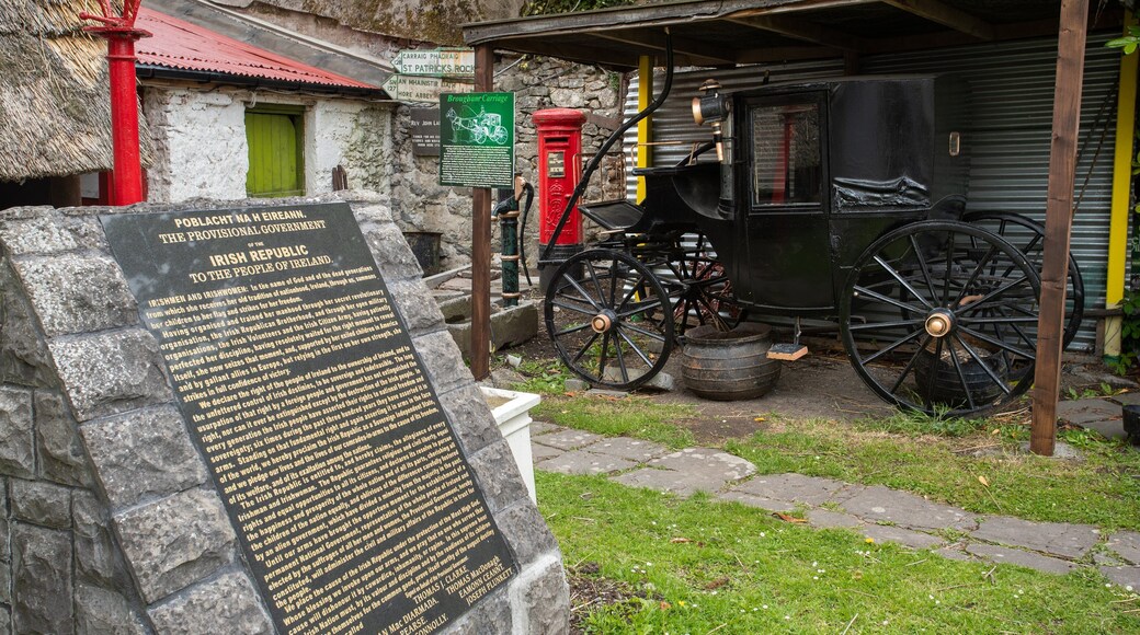 Cashel Folk Village showing heritage elements