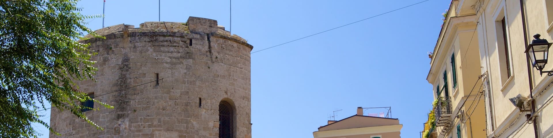 Alghero which includes street scenes and heritage architecture as well as a large group of people