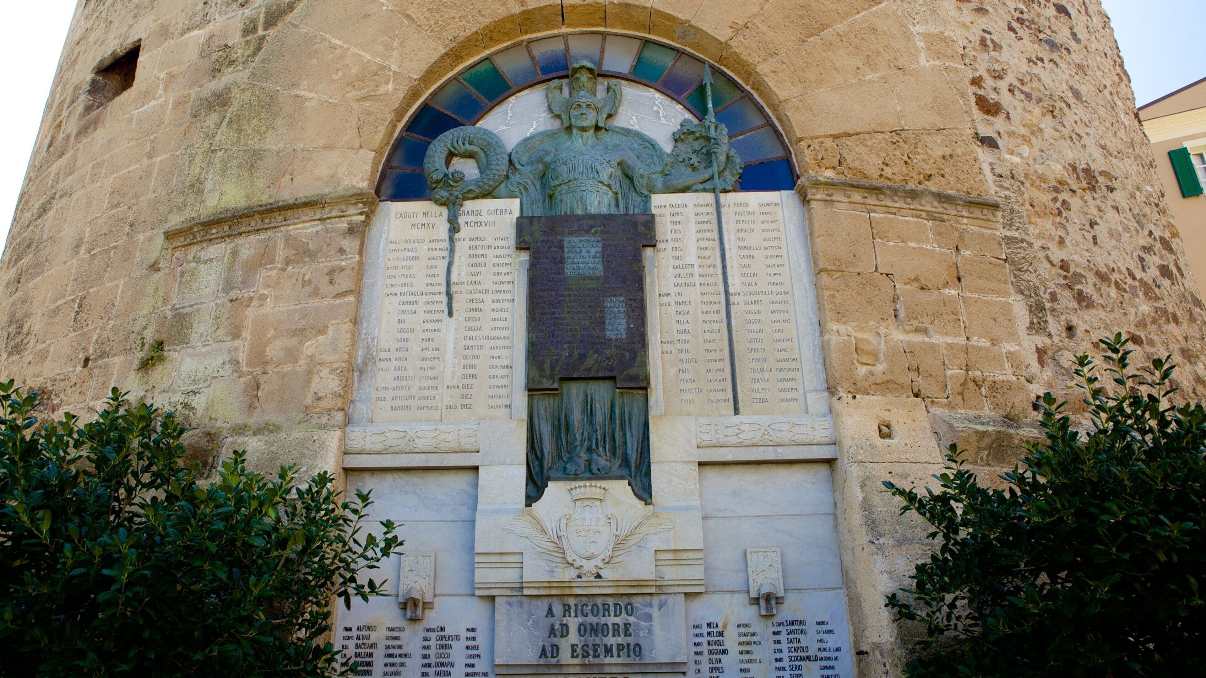 Alghero fasiliteter samt historisk arkitektur