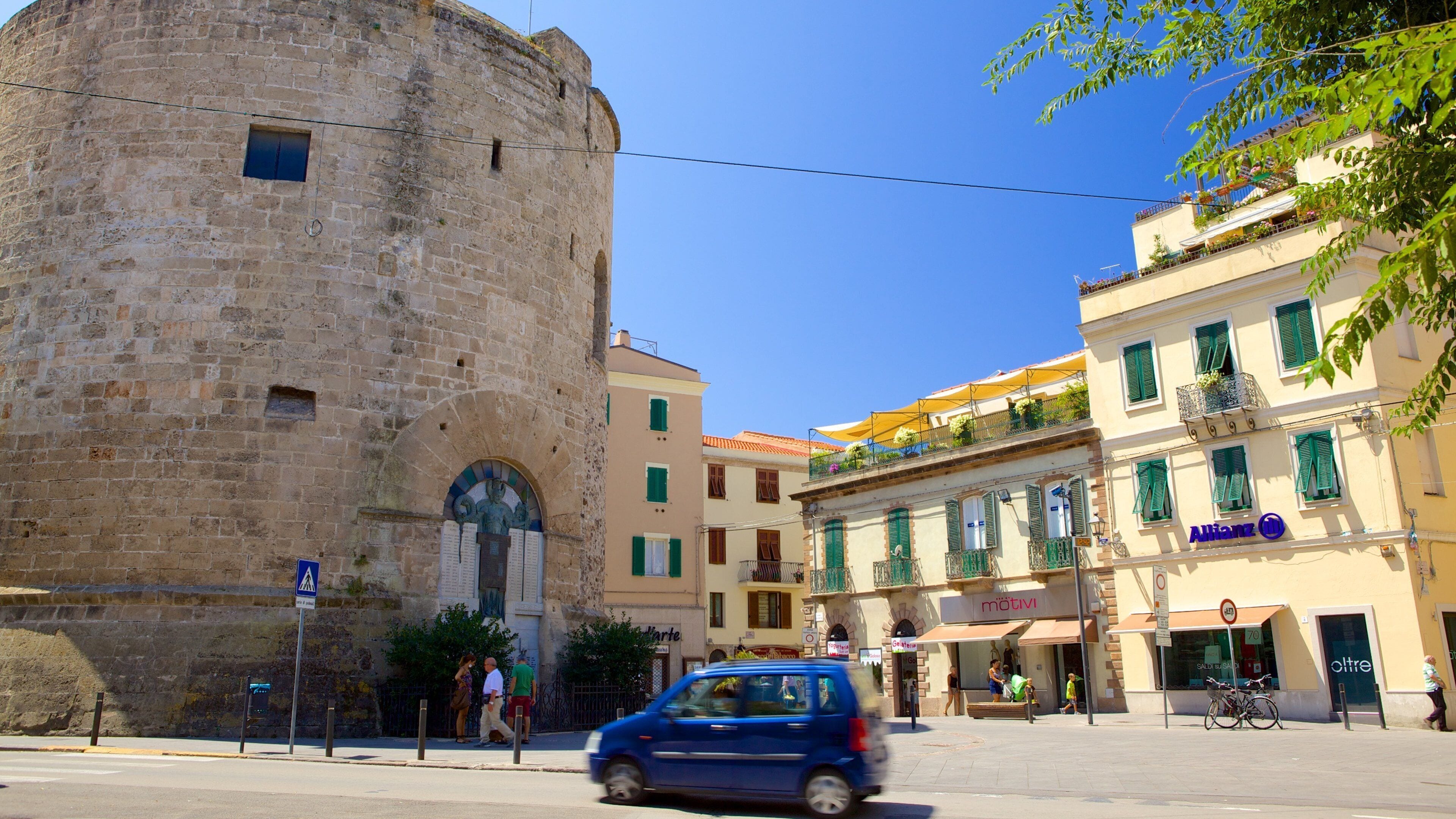 Alghero which includes street scenes and heritage architecture