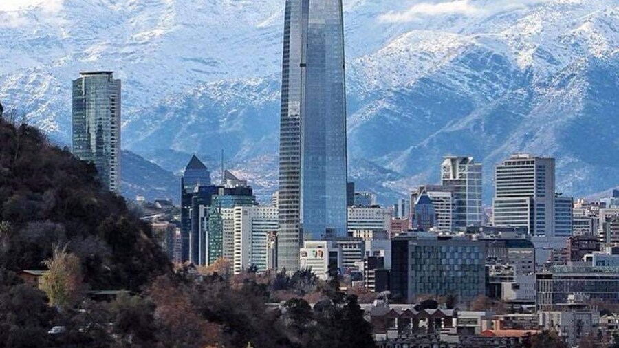 Costanera Center , es un proyecto inmobiliario ubicado en la comuna de Providencia en la ciudad de Santiago, Chile. Debe su nombre a que se sitúa cerca del río Mapocho. Consta de un conjunto de cuatro edificios (dos de ellos no construidos) ubicados en la intersección de Avenida Andrés Bello con Nueva Tajamar, a unos metros de la estación Tobalaba del Metro de Santiago. Su edificio central, la Gran Torre Santiago, cuenta con un área total de 128 000 m², tiene una altura de 297 metros incluida la espiral