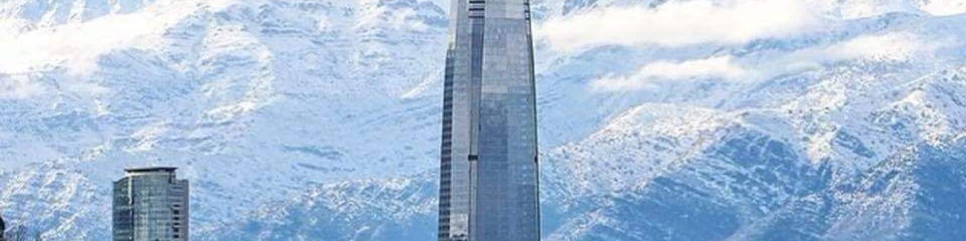 Costanera Center , es un proyecto inmobiliario ubicado en la comuna de Providencia en la ciudad de Santiago, Chile. Debe su nombre a que se sitúa cerca del río Mapocho. Consta de un conjunto de cuatro edificios (dos de ellos no construidos) ubicados en la intersección de Avenida Andrés Bello con Nueva Tajamar, a unos metros de la estación Tobalaba del Metro de Santiago. Su edificio central, la Gran Torre Santiago, cuenta con un área total de 128 000 m², tiene una altura de 297 metros incluida la espiral (300 m hasta el último de sus 62 pisos) y está equipado con 24 ascensores de alta velocidad que pueden alcanzar un máximo de 6,6 metros por segundo.1 Con estas características, la Gran Torre Santiago se convierte en el rascacielos más alto de Latinoamérica. Las torres 1, 3 y 4 tienen una altura de 175, 175 y 105 metros, respectivamente.