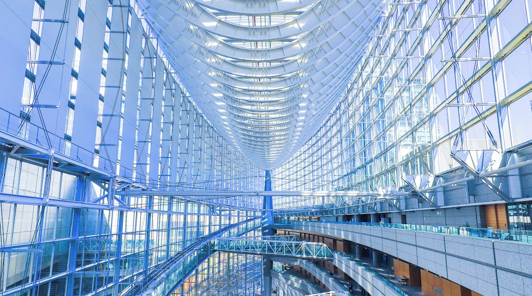 The architecture inside the building is worth viewing even this place is not a popular tourists spot.