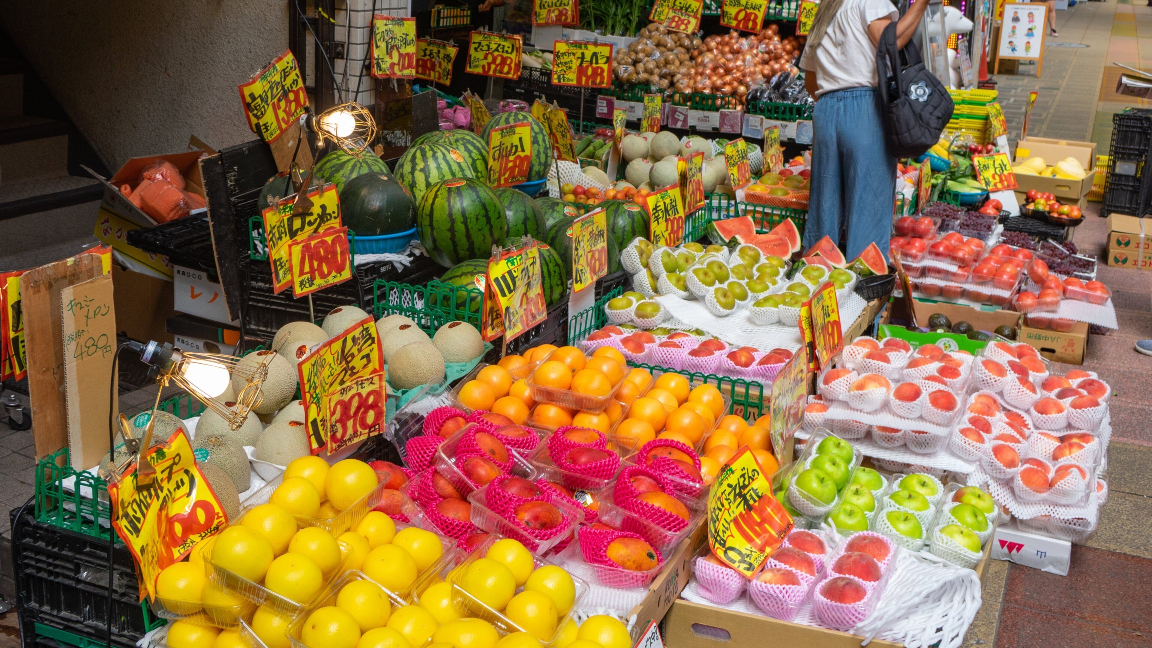 Ota featuring food and markets