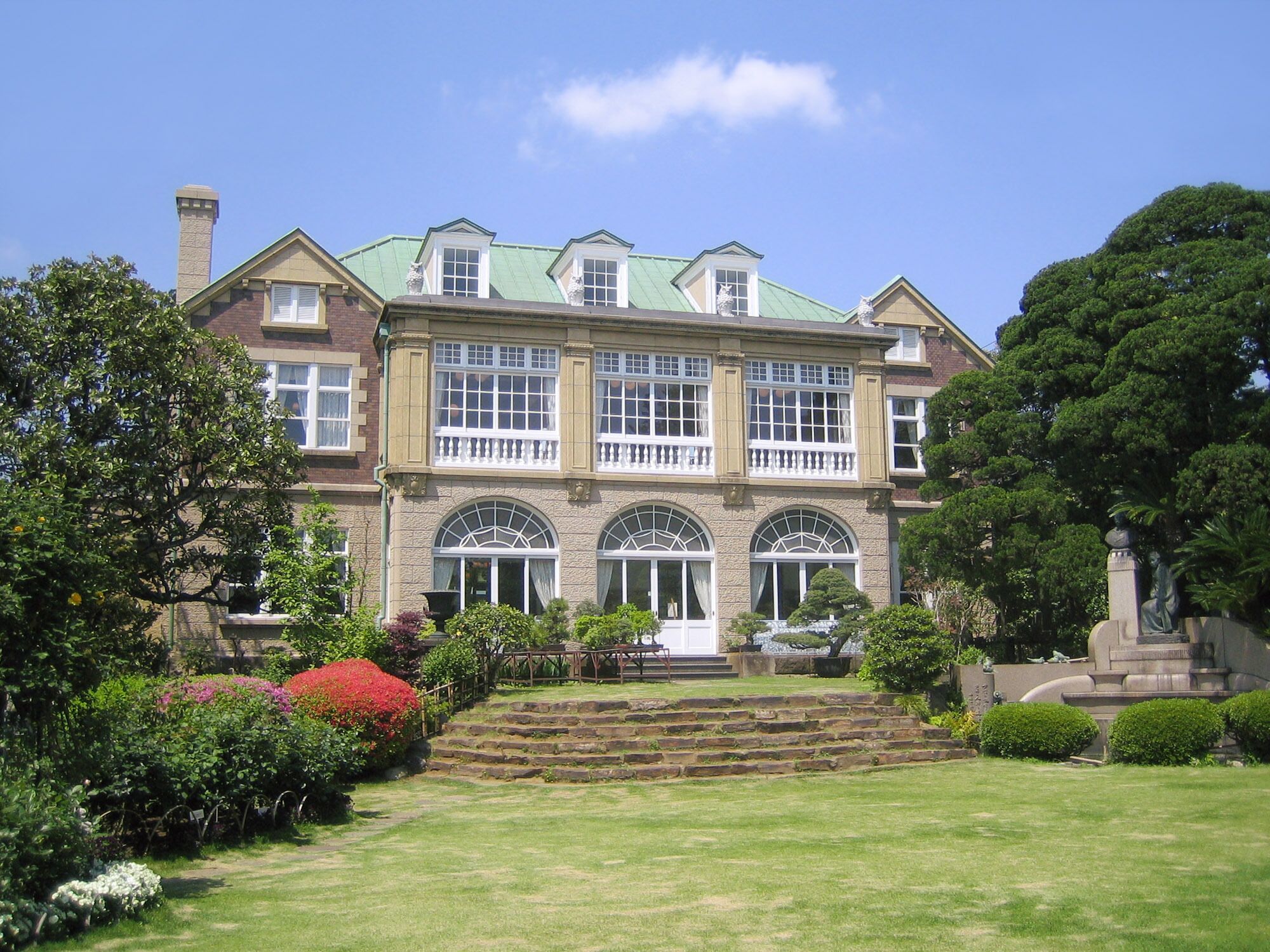 ja: 鳩山会館（音羽御殿）、東京都文京区音羽 en: Hatoyama Hall (Otowa Mansion), Otowa, Bunkyo, Tokyo