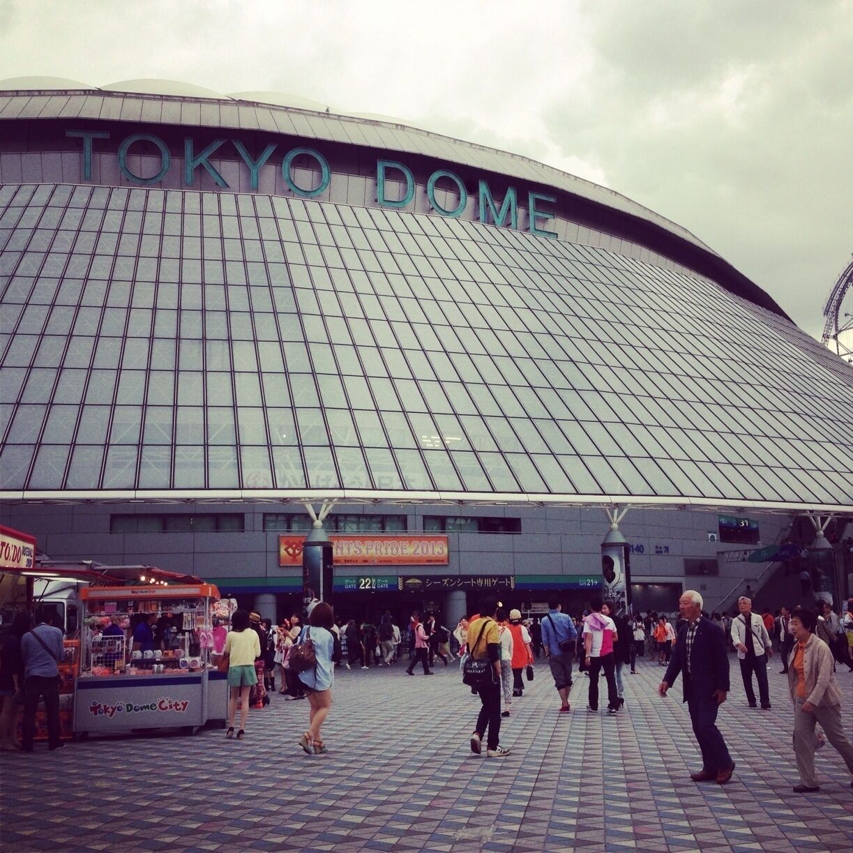 Tokyo Dome was opened as the first domed baseball field in Japan in 1988. Its white roof is supported by the air with higher pressure. Getting inside, you can feel the pressure to your ears but won't feel any uncomfortable.  They host Tokyo Yomiuri Giants. 