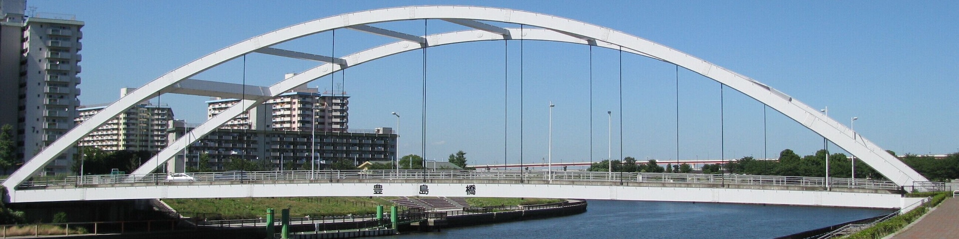 The Toshima-hashi is over the Sumida-gawa, connect Kita and Adachi in Tokyo, Japan.