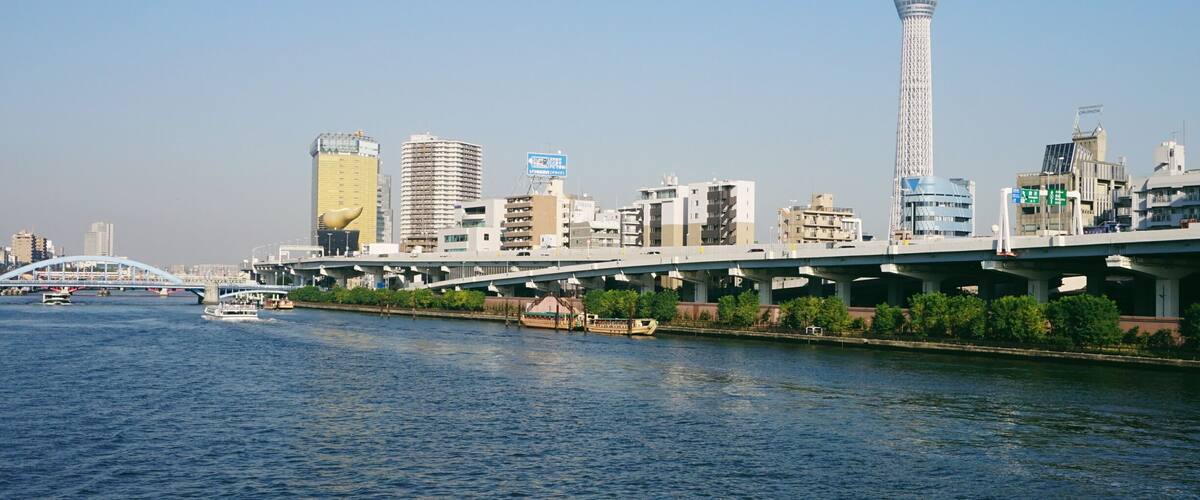 A great view of Sumida River from Umaya Bridge. Also a good place to lay eyes on the Skytree from afar.
Closest Station: Kuramae Station on the Toei Oedo Line or Asakusa Line.