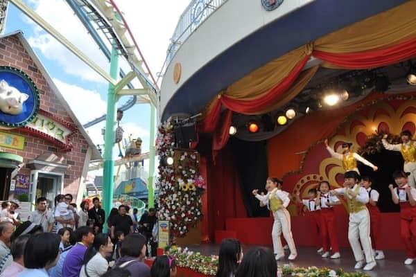 The oldest amusement park in Japan, Hanayashiki is nestled in downtown Tokyo in Asakusa. View of Skytree and a very fun spot for kids and grown ups!