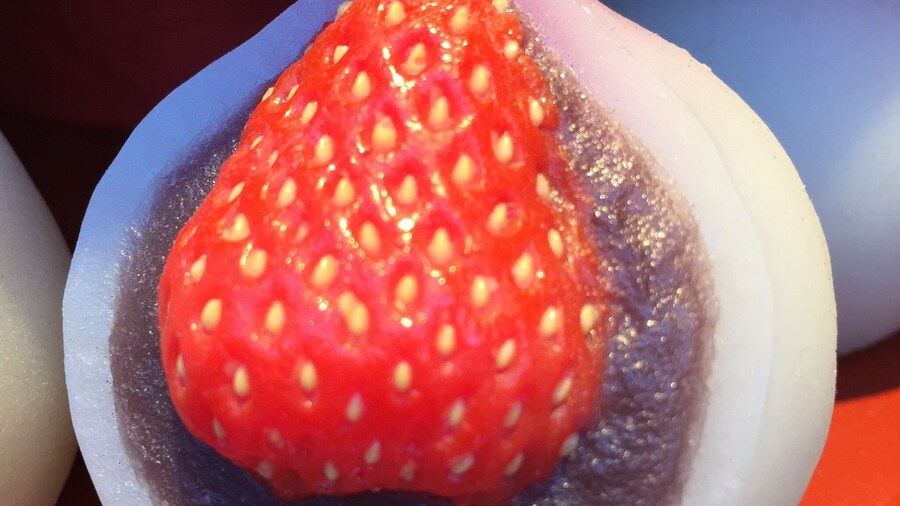 The cutest Mochi! Not only it's edible, it actually tastes marvelous! Willy Wonka would've gone nuts to learn red bean can be as tasty and as pretty as chocolate 😉