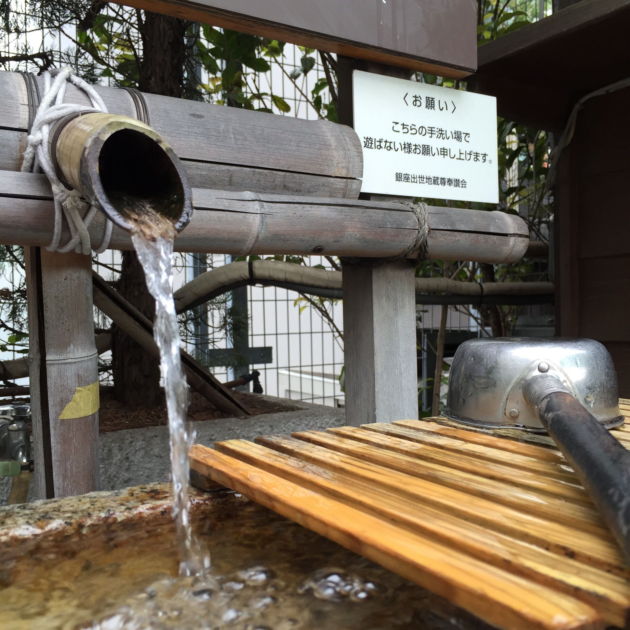 A shrine area inside Mitsukoshi on its garden terrace. 