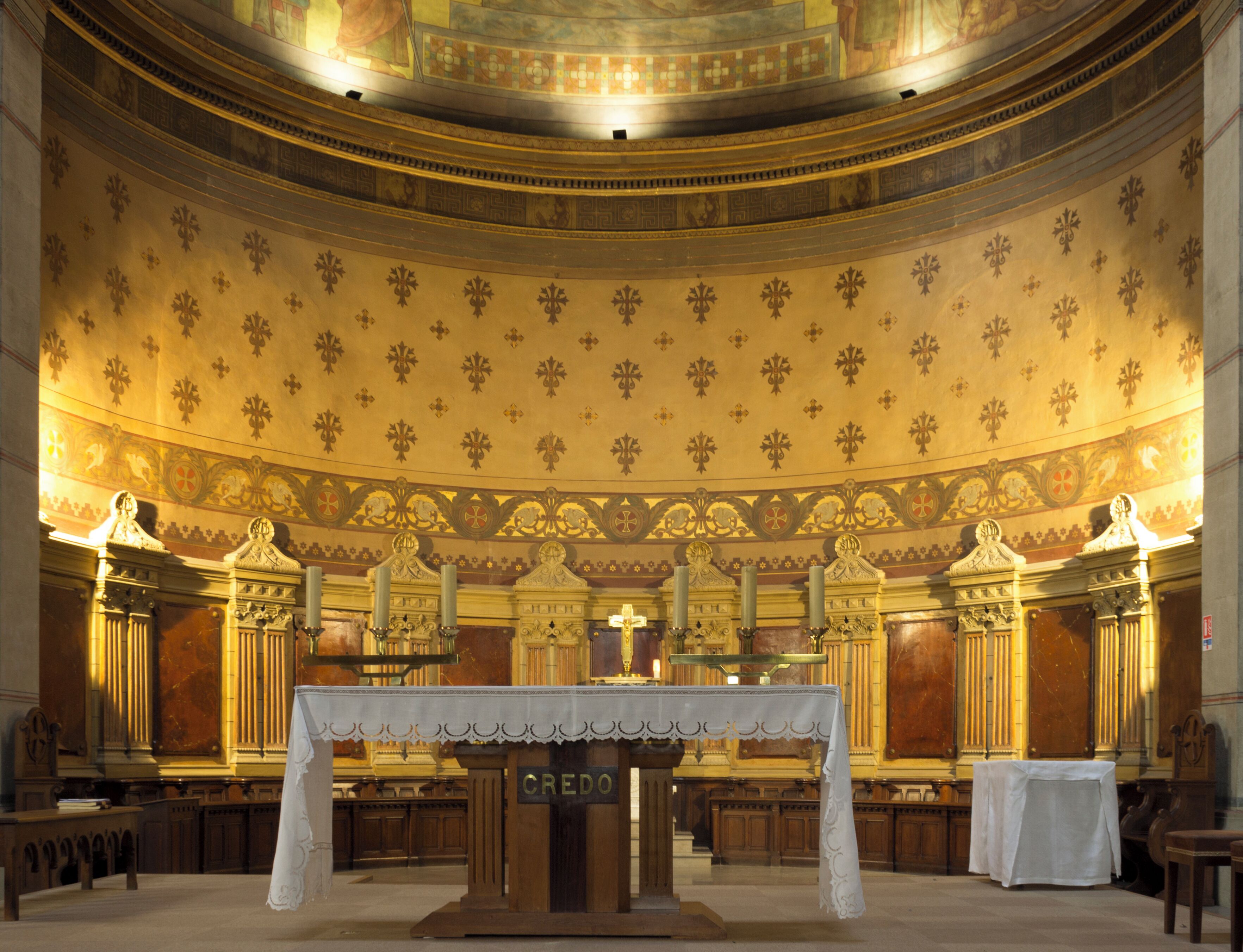 Intérieur de l'église Saint-Denis-de-la-Croix-Rousse de Lyon.