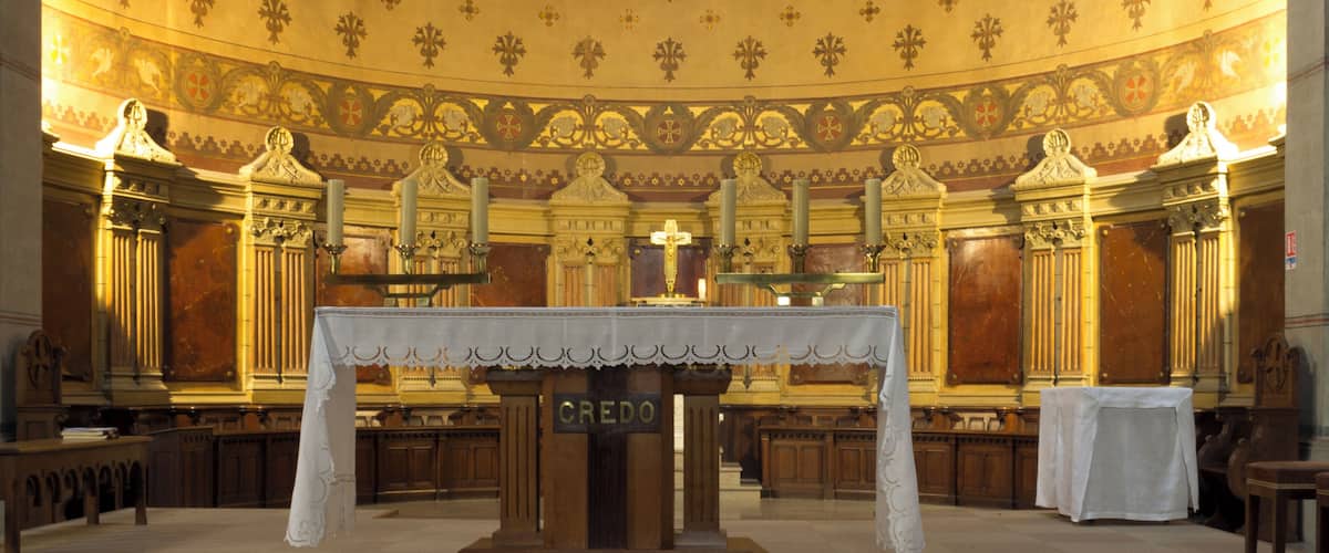 Intérieur de l'église Saint-Denis-de-la-Croix-Rousse de Lyon.