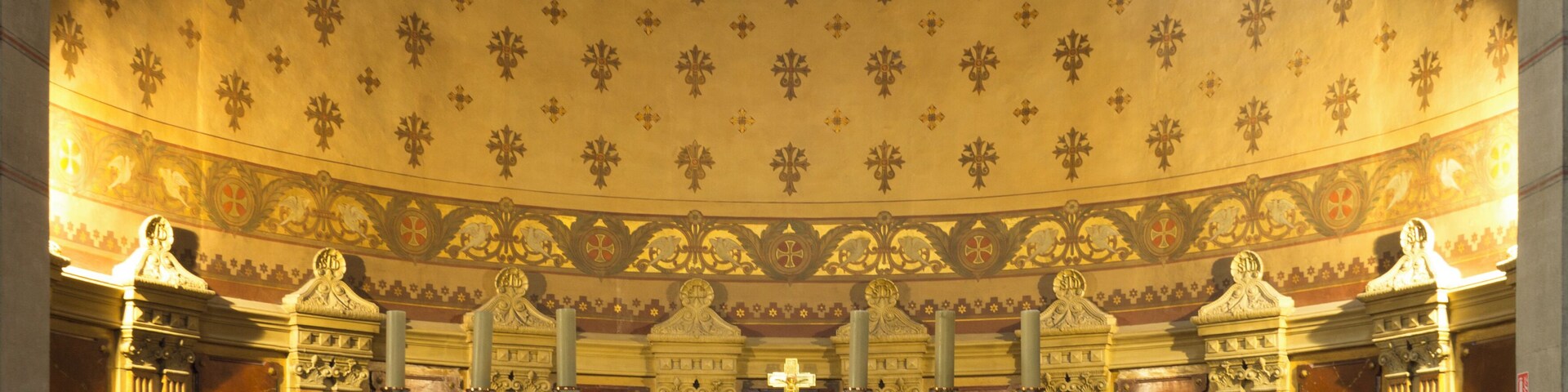 Intérieur de l'église Saint-Denis-de-la-Croix-Rousse de Lyon.