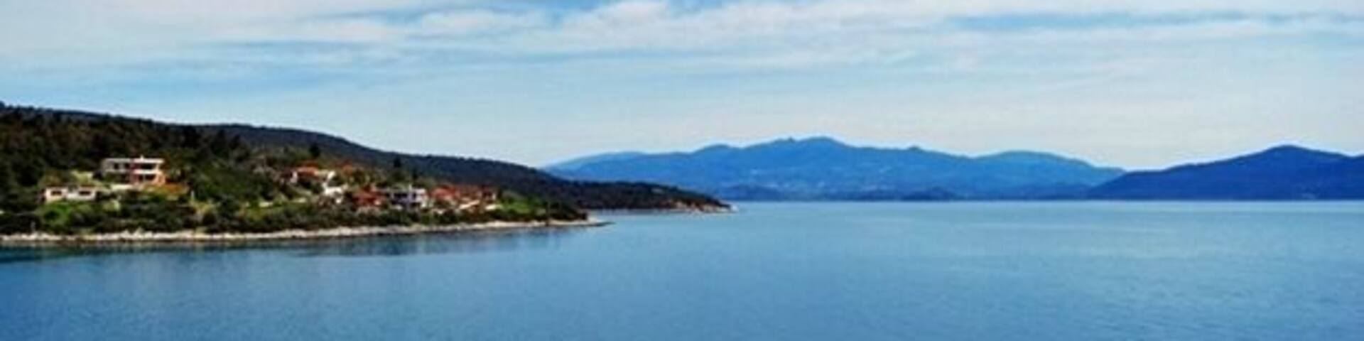 The small village of Glyfa in Fthiotida, is located at a water connection, just across Agiokampos in Evia island. The area has many beautiful beaches and is famous for fresh fish. The area offers ideal walking trails and is a great choice for family holidays.