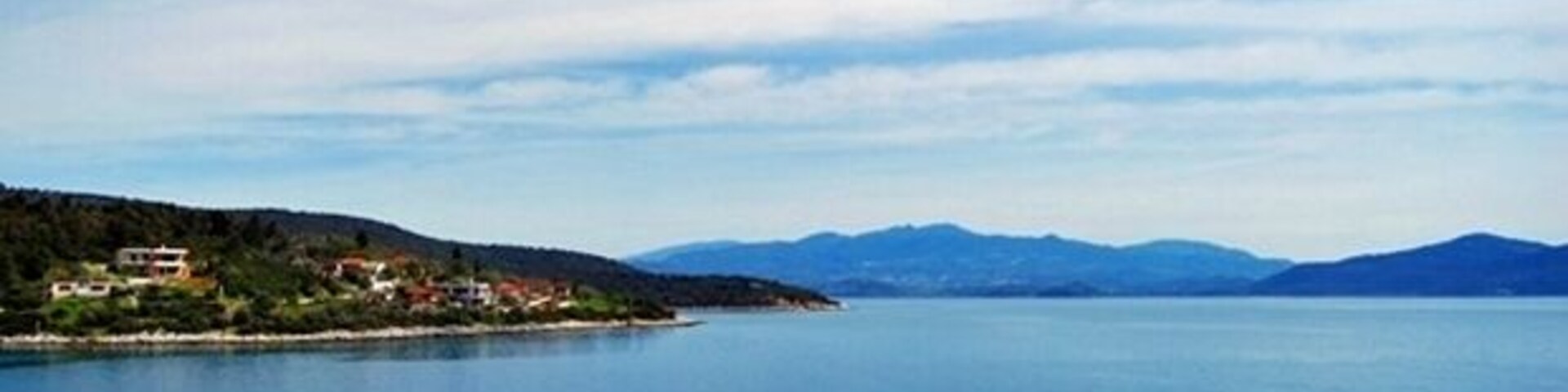 The small village of Glyfa in Fthiotida, is located at a water connection, just across Agiokampos in Evia island. The area has many beautiful beaches and is famous for fresh fish. The area offers ideal walking trails and is a great choice for family holidays.