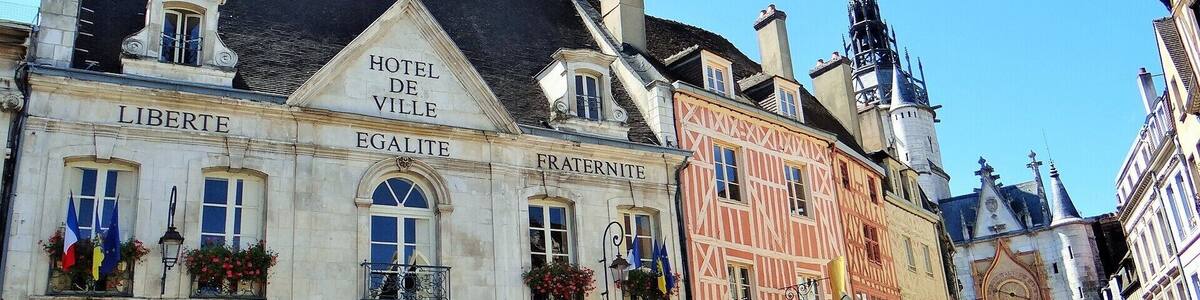 This building is indexed in the Base Mérimée, a database of architectural heritage maintained by the French Ministry of Culture, under the reference PA00113607 .