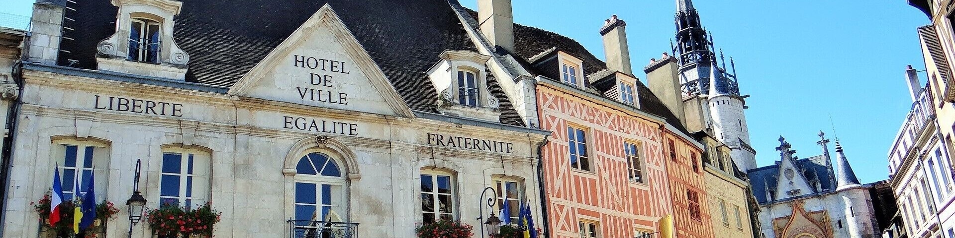 This building is indexed in the Base Mérimée, a database of architectural heritage maintained by the French Ministry of Culture, under the reference PA00113607 .