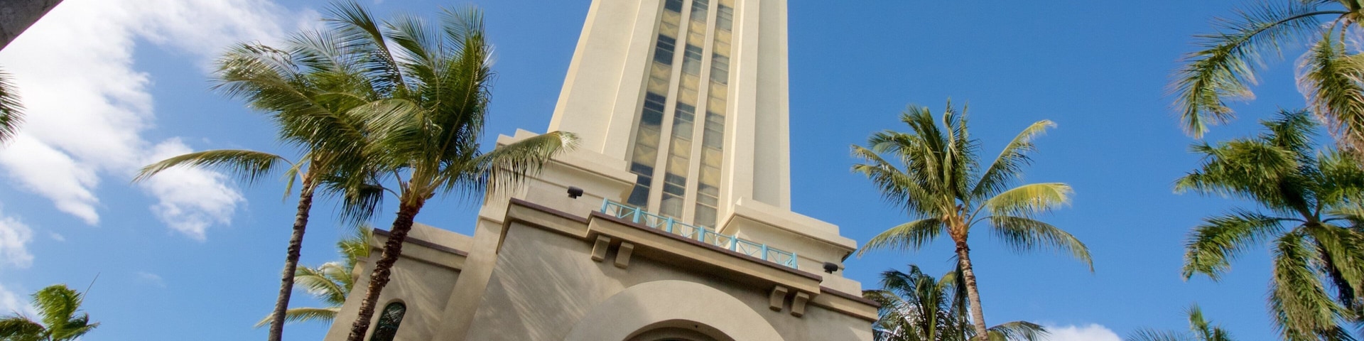 Torre Aloha mostrando arquitectura moderna