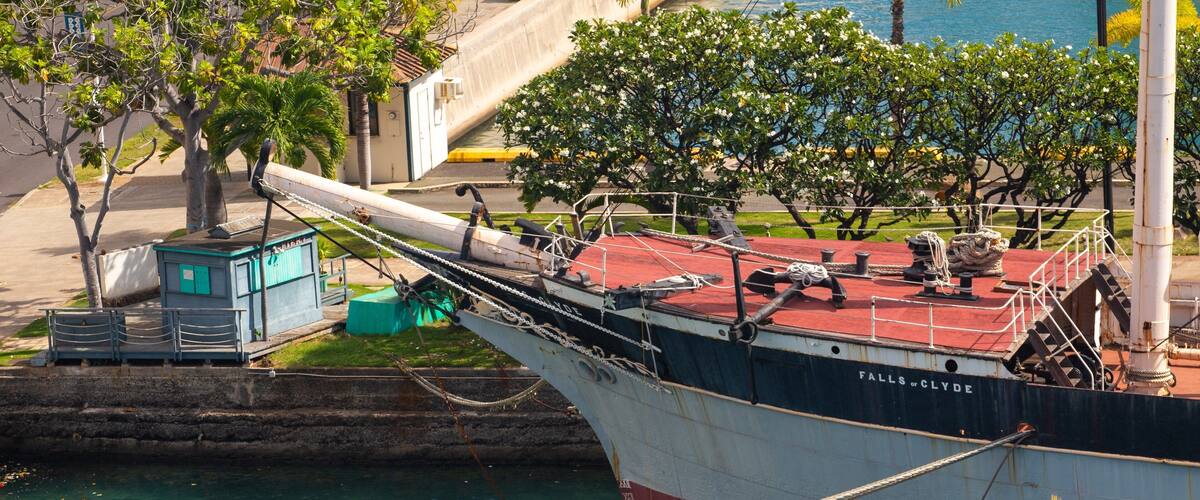 Aloha Tower showing a marina
