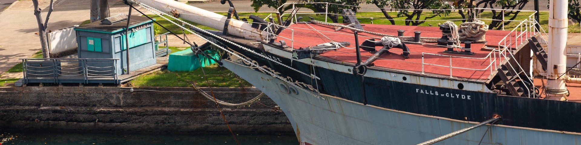 Aloha Tower showing a marina