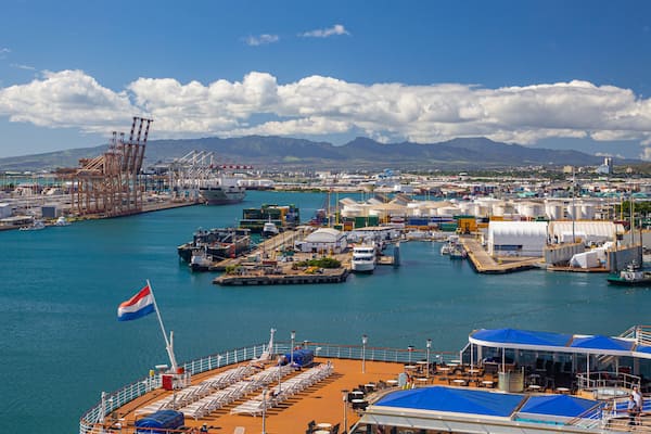 Aloha Tower showing a marina and landscape views