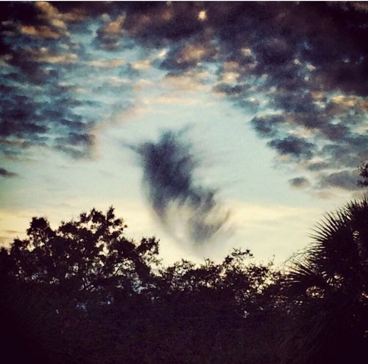 Some see a cloud #Angel #Culture