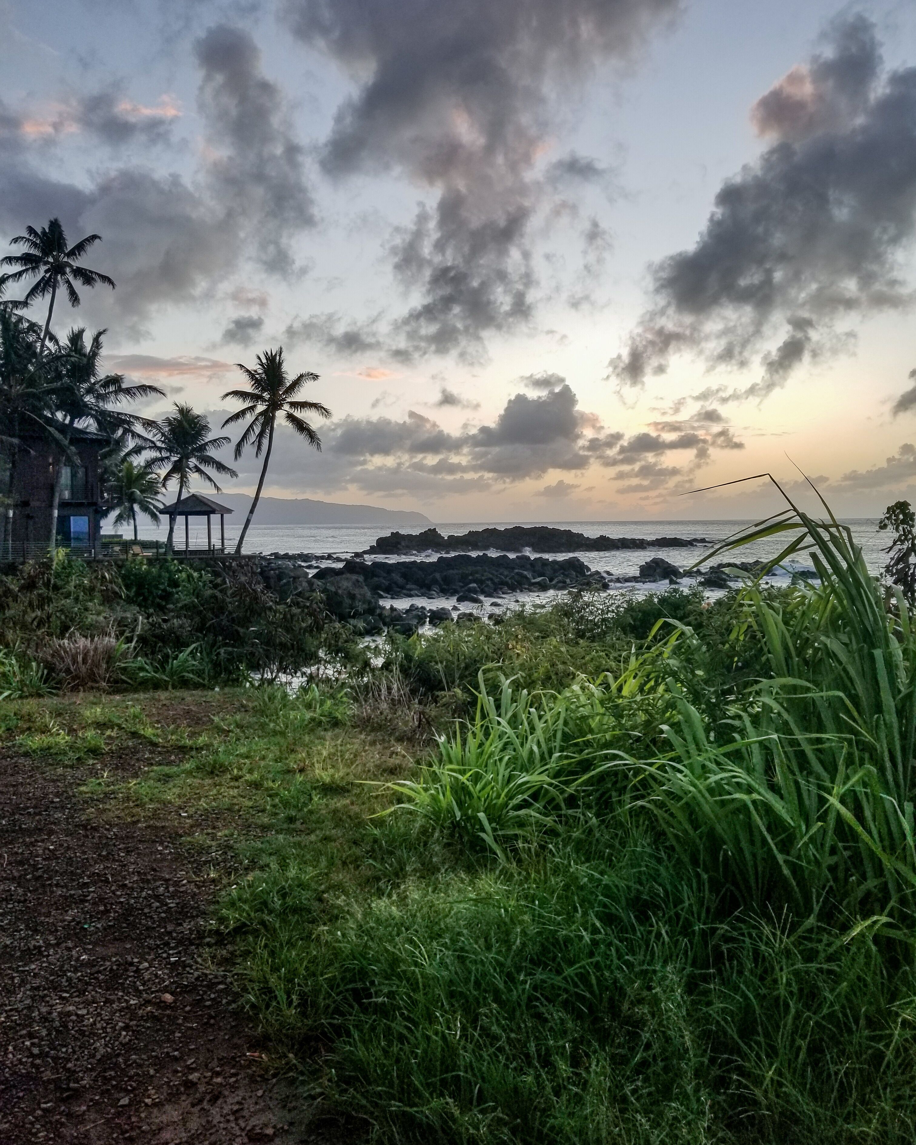 What A View!
#seascapephotography #landscape #travel #photo #fotó #Foto #beautiful #Wow #photography #sun #sol #sky #sunset #hawaii2019 #Luxury #mansion #waves #beachlife #beach #Hawaii #hawaiianlife #paradise #tropical #HI #PhotoOfTheDay #nuvole #nubes #clouds #mobilephotography