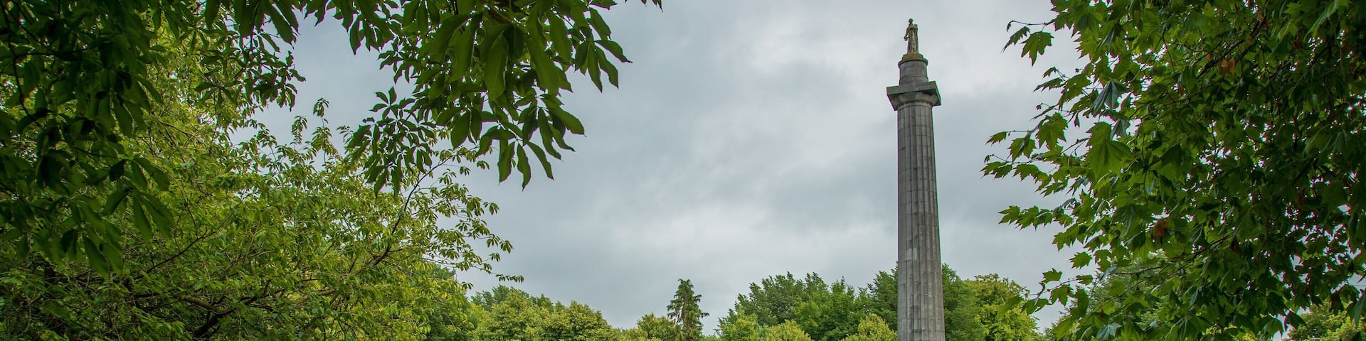 People\'s Park showing a monument and a garden
