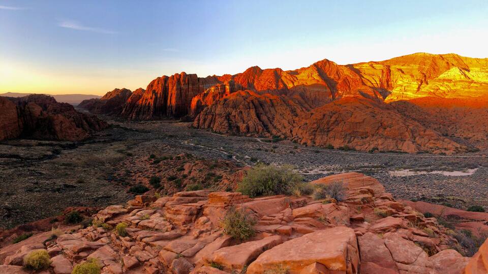 Sunrise Snow Canyon State Park overlook, Utah, USA