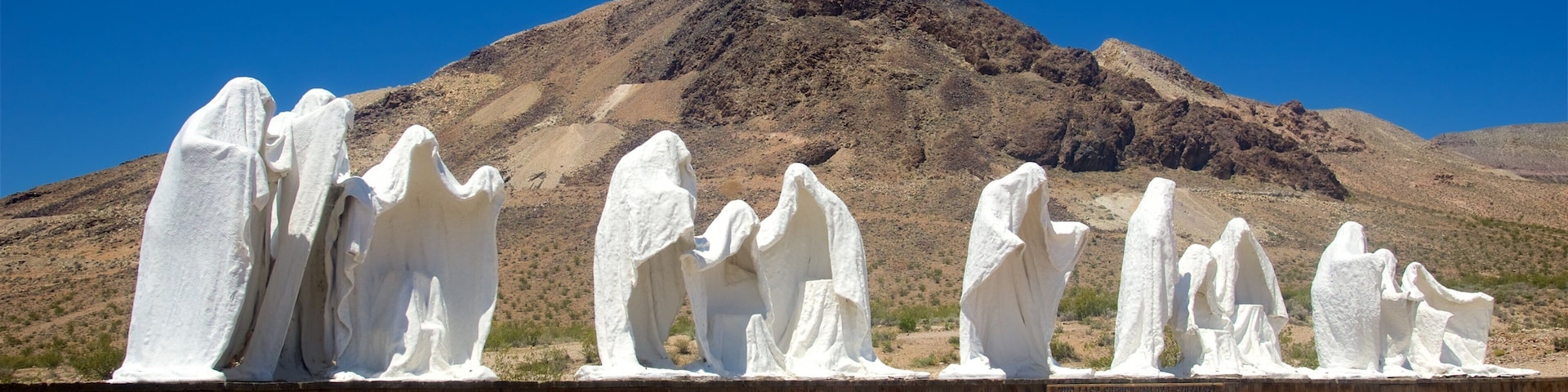 Goldwell Open Air Museum which includes desert views, tranquil scenes and outdoor art