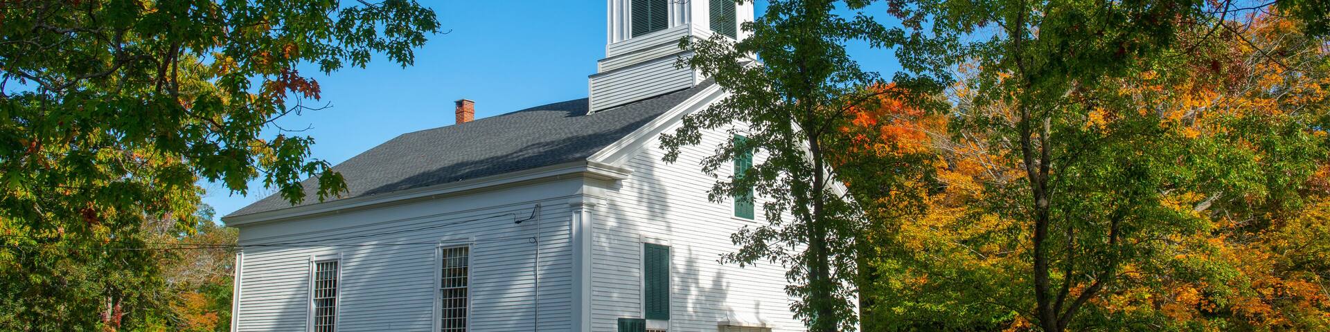 First Congregational Church at 23 Pepperrell Road in historic village of Kittery Point, Town of Kittery, Maine ME, USA.