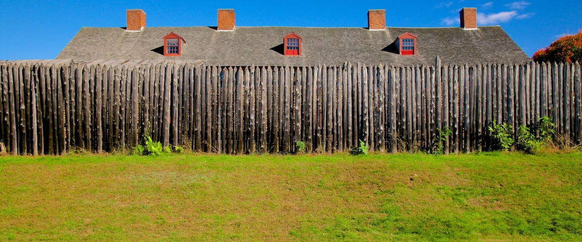 Old Fort Western which includes heritage elements
