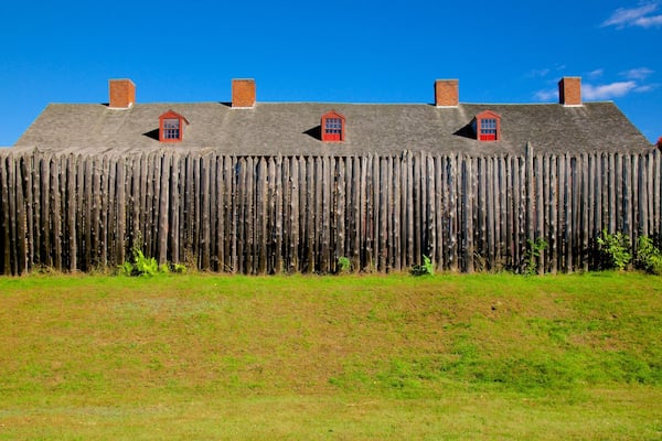 Old Fort Western which includes heritage elements
