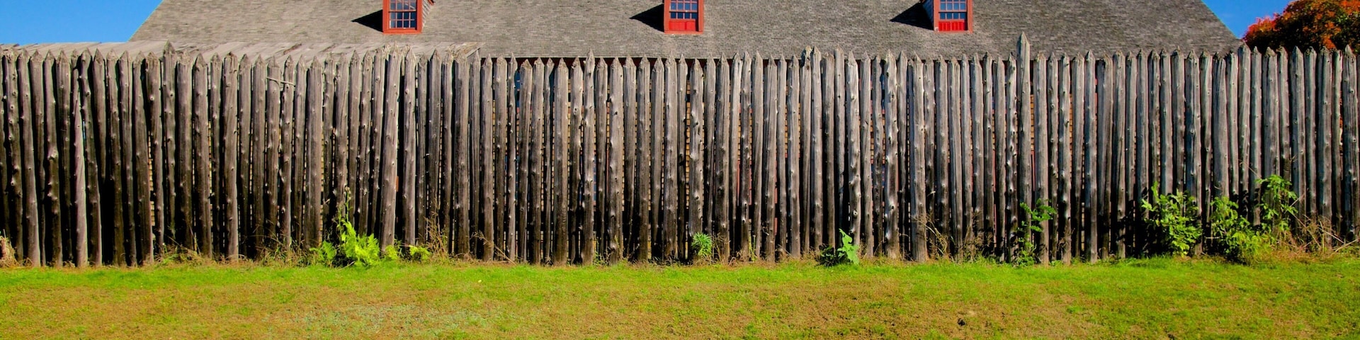 Old Fort Western which includes heritage elements