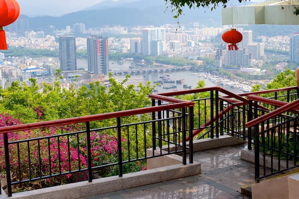 Luhuitou Park featuring a city and a garden