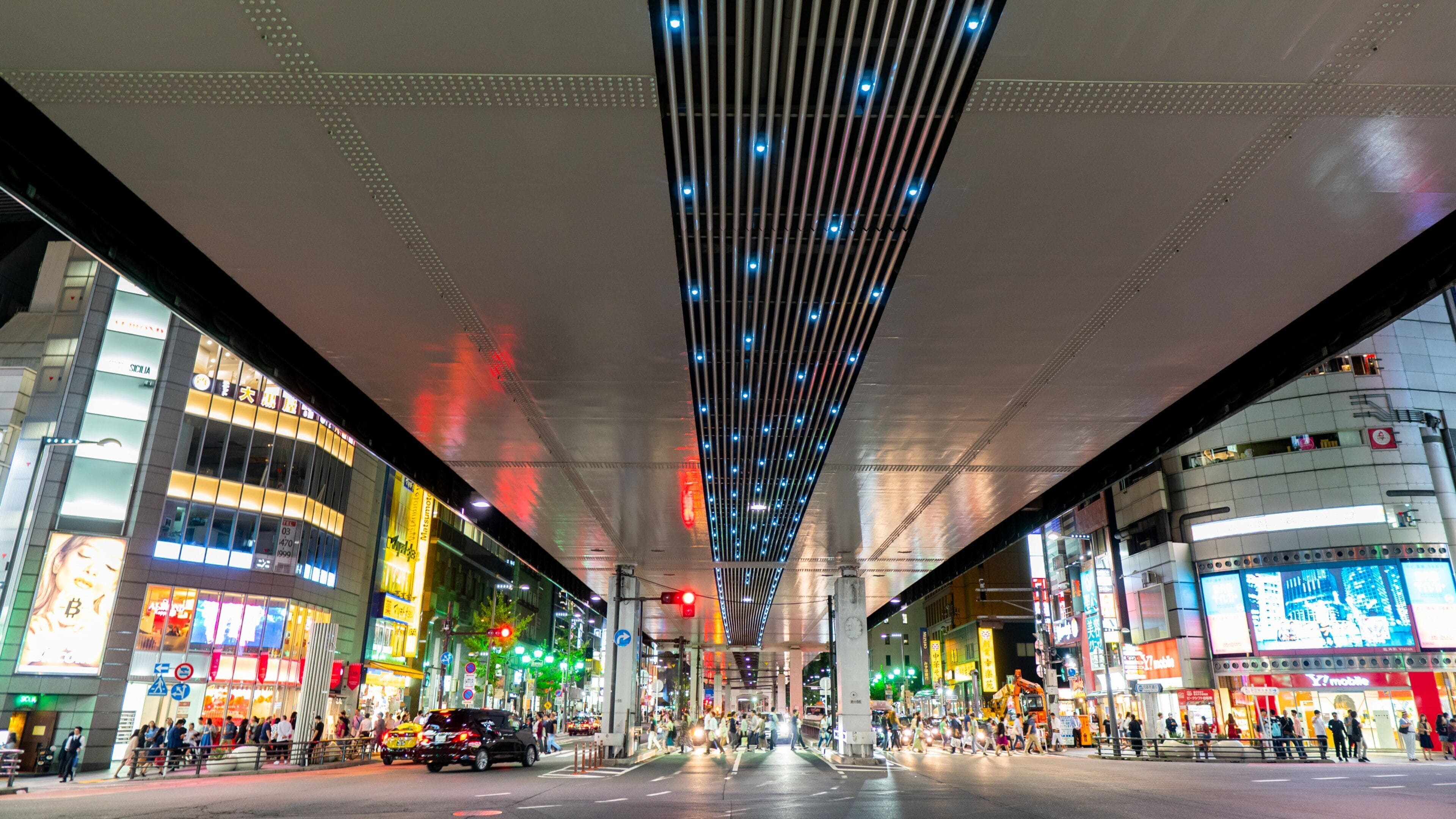 Tokyo Midtown which includes street scenes, a city and night scenes