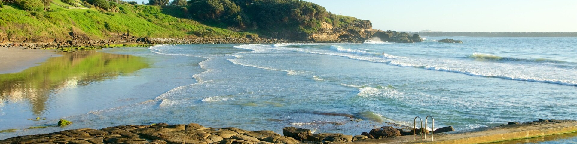 Yamba Beach caracterizando litoral acidentado