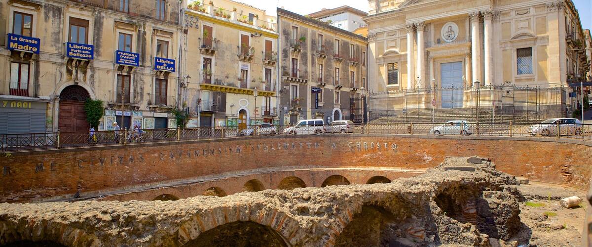 Römisches Amphitheater das einen historische Architektur und Ruine