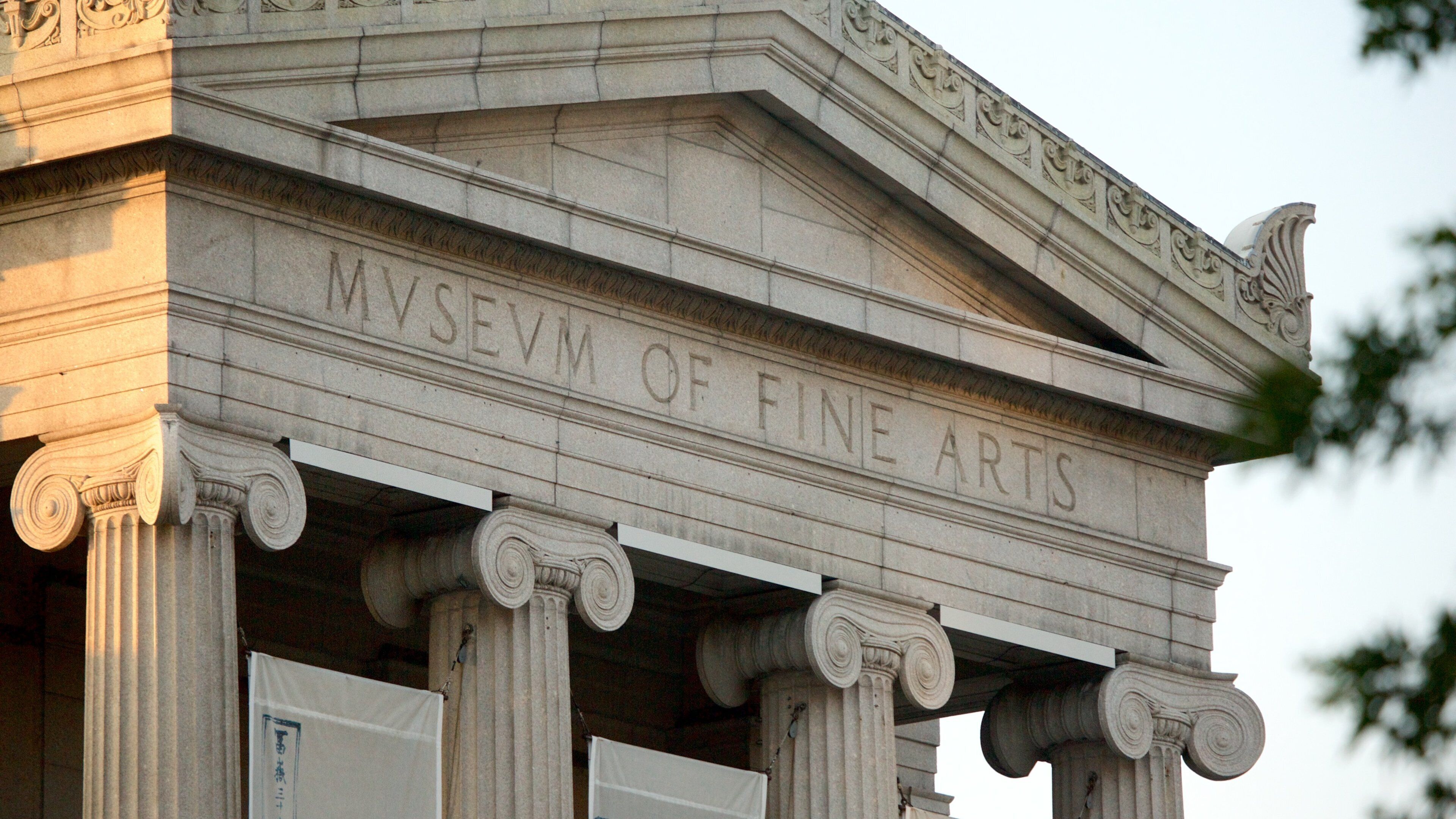 Kenmore Square mit einem Geschichtliches und Beschilderung