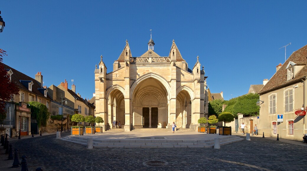 Collegiate Church of Notre-Dame featuring a church or cathedral and heritage architecture