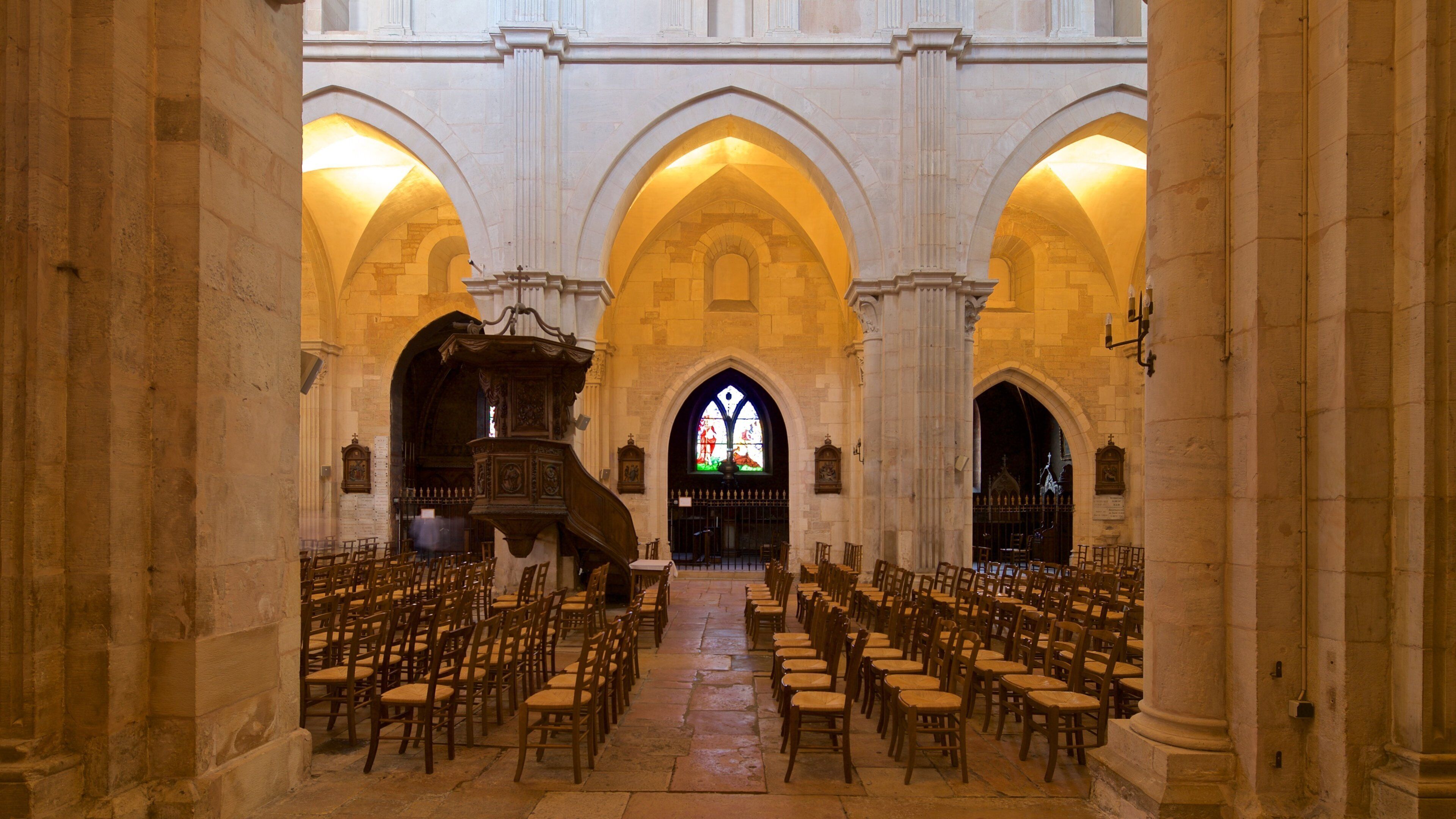 聖母大教堂 设有 內部景觀, 懷舊元素 和 教堂或大教堂