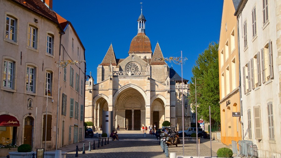 Collegiate Church of Notre-Dame featuring a church or cathedral and heritage architecture