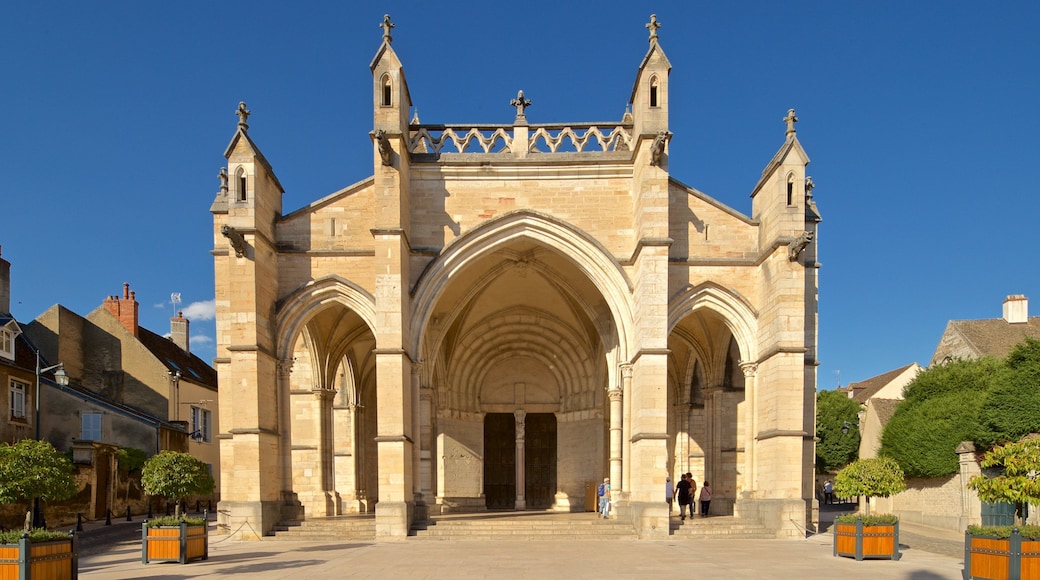 Collegiate Church of Notre-Dame featuring a church or cathedral and heritage architecture