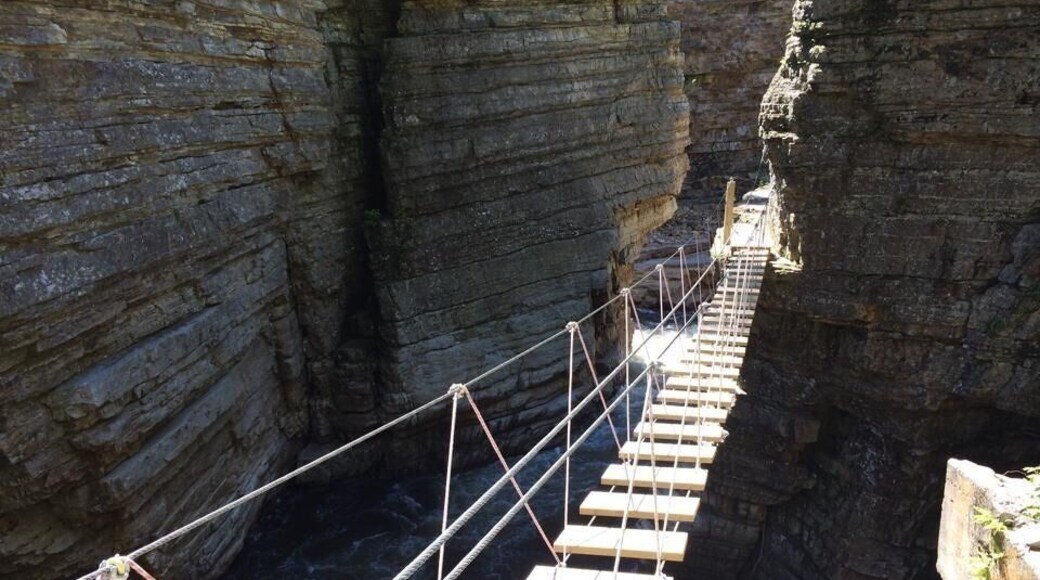 Visited here with my boys (10 yr old twins) and my parents. The chasm is a really impressive sandstone gorge with a river running through it. It is fed by the Rainbow Falls, which is gorgeous. You get a great view of the falls from the start of the hike. We did the walk down the interior of the chasm (they call it the 'inner sanctum') and then took a raft ride, which was wetter than we expected!