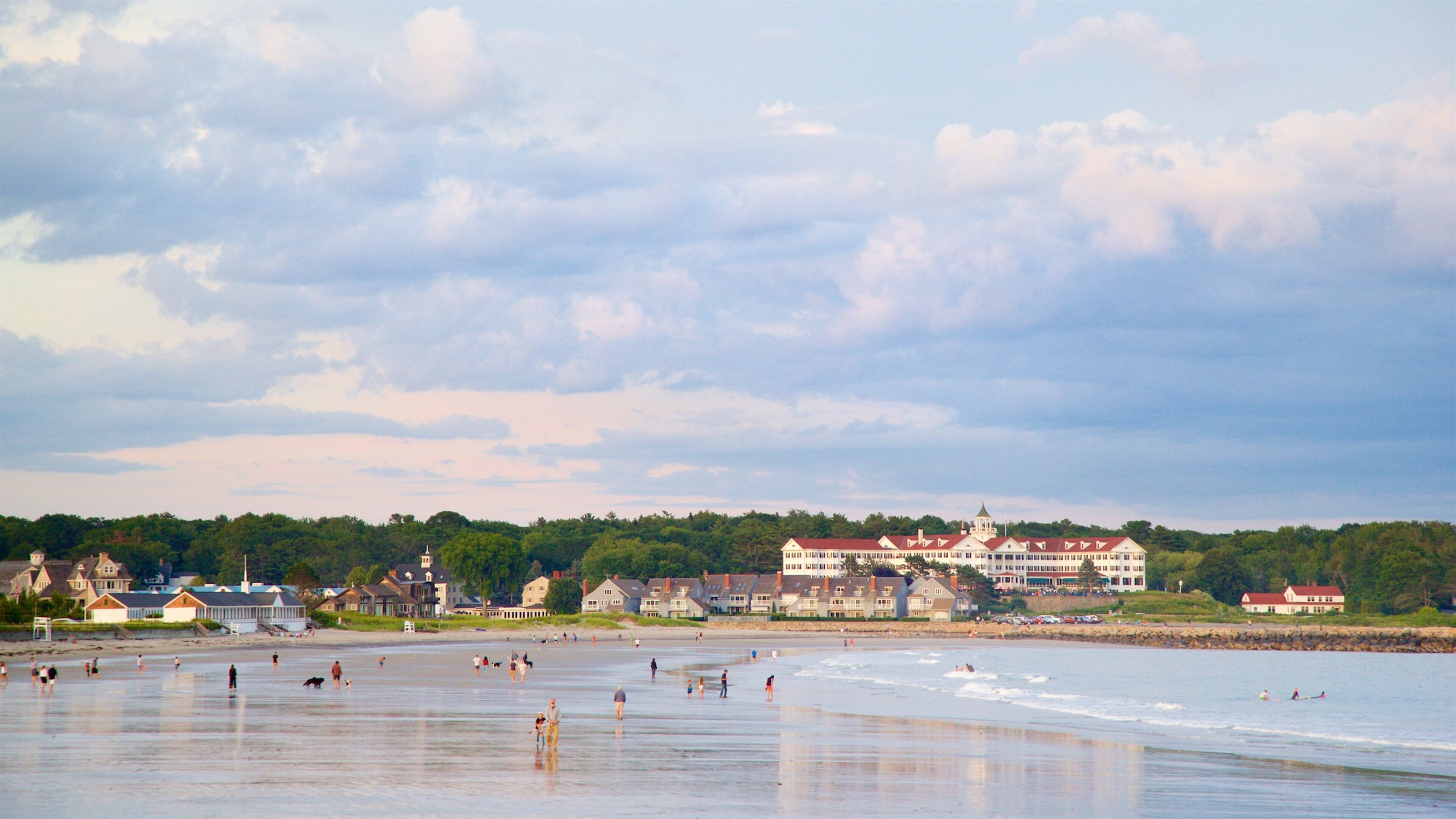 Gooch\'s Beach som viser kyst, strand og kystby