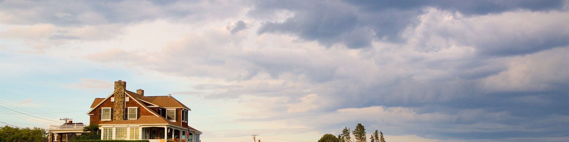 Mother\'s Beach mostrando paisagens litorâneas, uma praia e uma casa